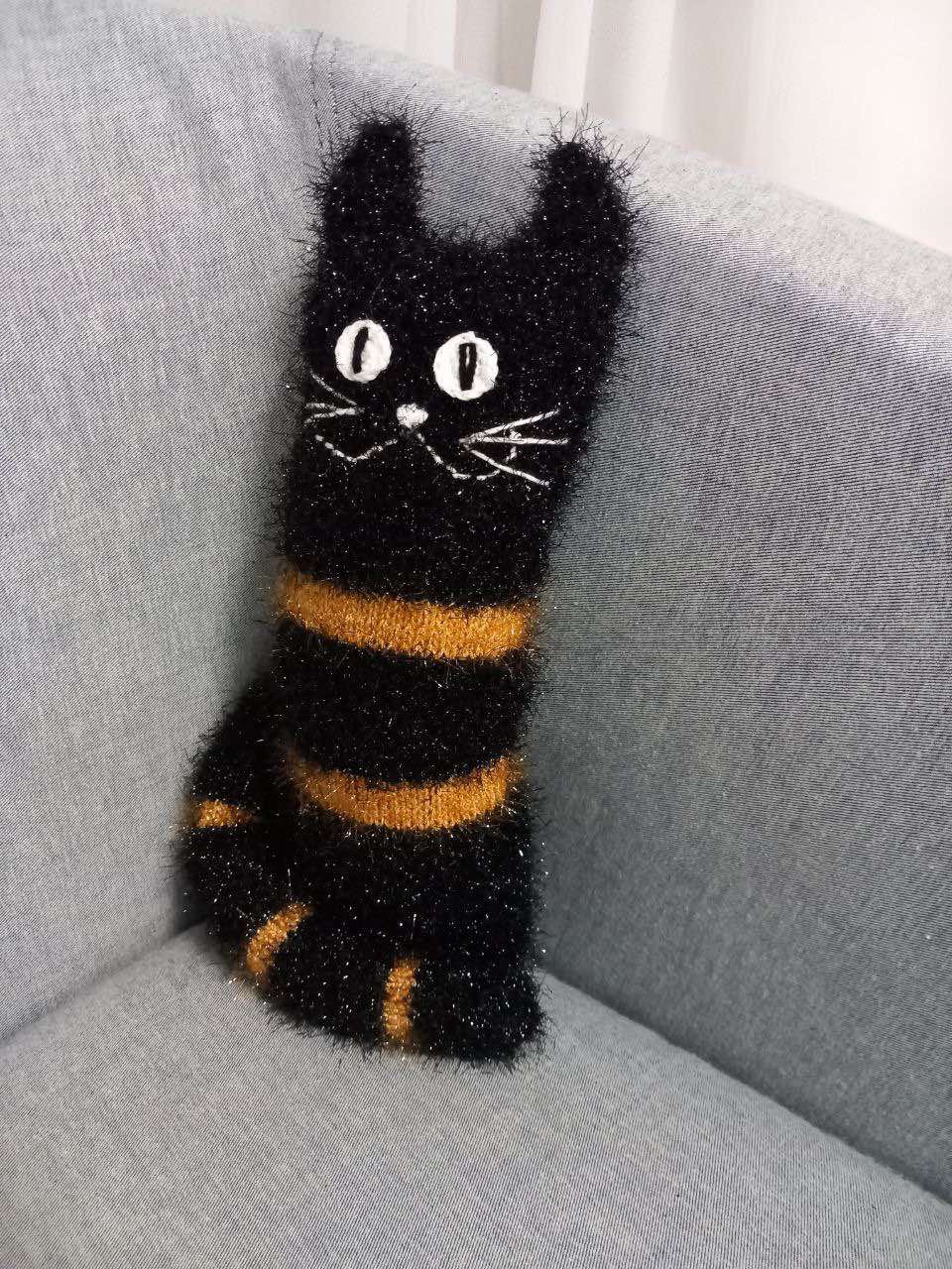 Ръчно плетена играчка Черна котка - Image 2
